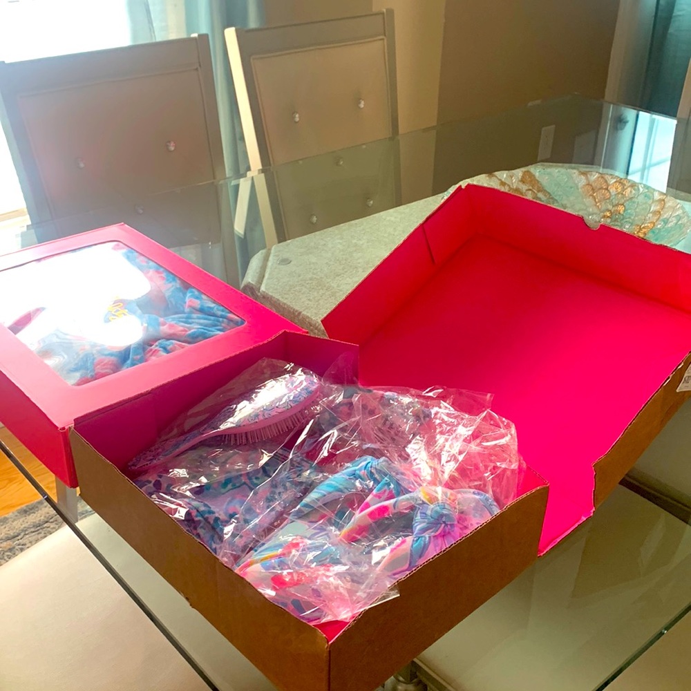 Lilly Pulitzer robe-slippers gwp be the sunshine brush hand towels & beach towel